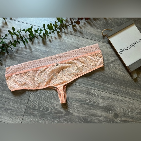 Maaji Low Rise Hip Hugger Jewel Greyhound Design Lace Trim Thong Panty. Size L - Picture 4 of 7